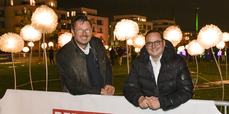 Remondis-Geschäftsführer Herwart Wilms mit Oberbürgermeister Thomas Kufen bei der Eröffnung des Essen Light Festivals.