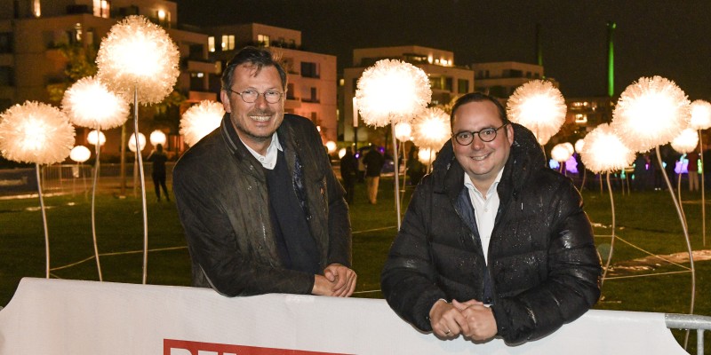 Remondis-Geschäftsführer Herwart Wilms mit Oberbürgermeister Thomas Kufen bei der Eröffnung des Essen Light Festivals. Kirsten Neumann / EMG 