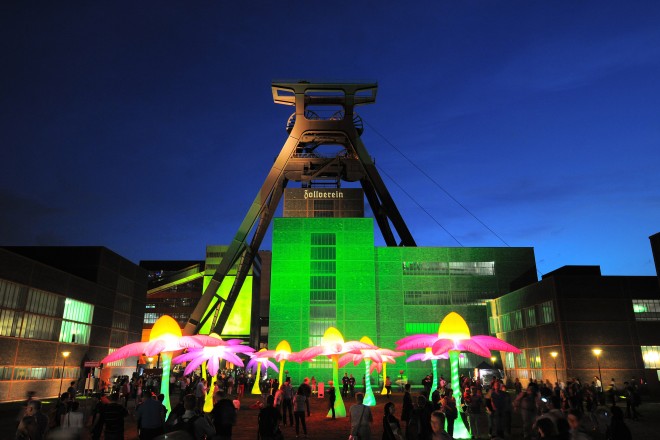 Foto: Illuminierter Doppelbock auf Zollverein