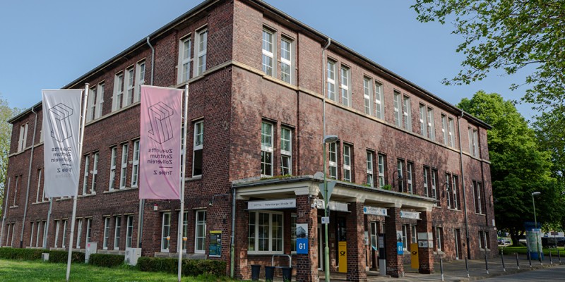 Einfahrt zum Triple Z