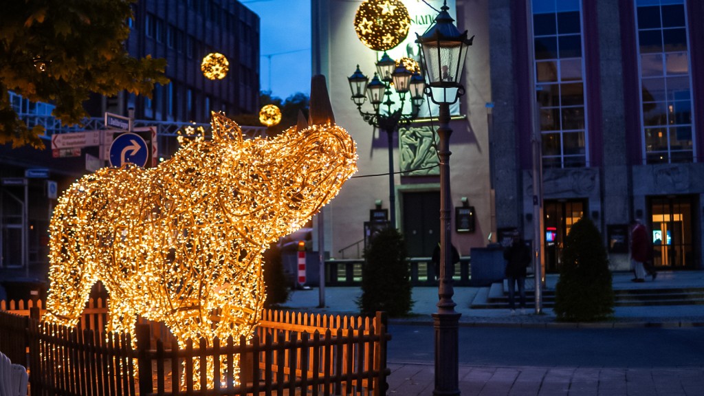 Nashorn vor dem Grillo-Theater