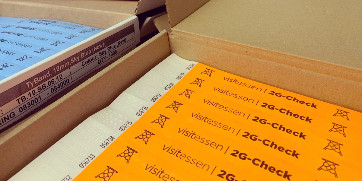 2G-Bändchen sollen den Einkaufsbummel in der Essener Innenstadt deutlich erleichtern.