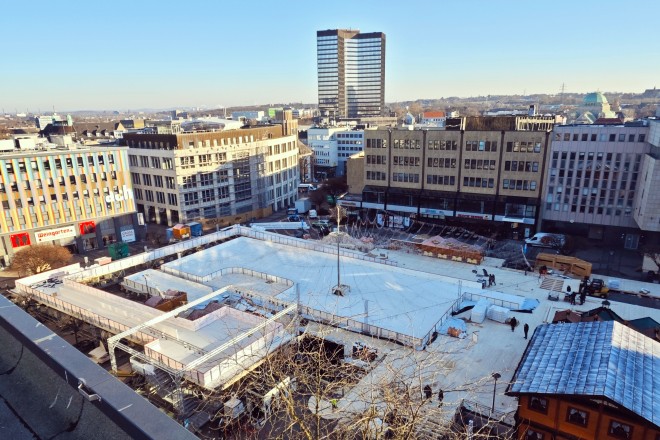 Der Aufbau zum Essener Wintertraum ist in vollem Gange Foto: Diana Blinkert / EMG 