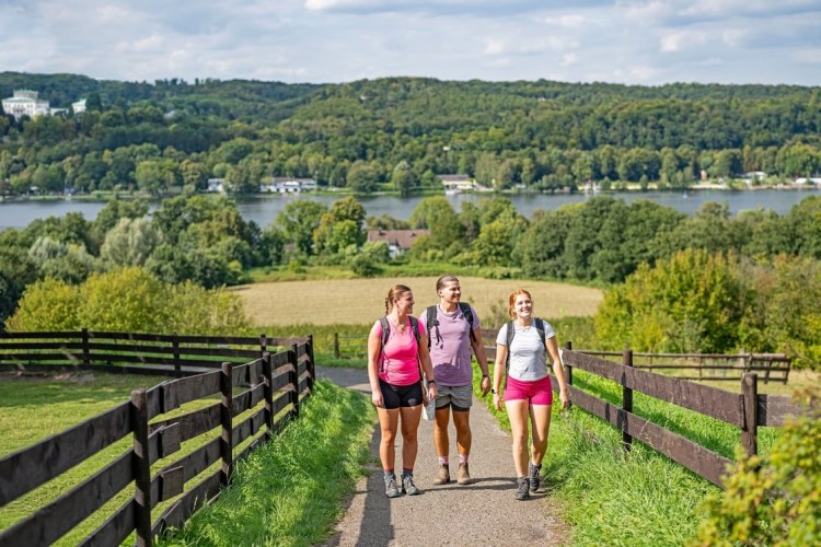Urbanes Wandern ist eines der neuen touristischen Zugpferde für Essen. Für die Werbekampagne zum "Tag der Steige" im vergangenen Jahr wurde Essen sogar gerade erst mit dem "komoot Global Choice Award" ausgezeichnet.