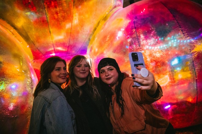Erwies sich als beliebter Selfie-Point: die Installation "Evanescent" auf dem Burgplatz