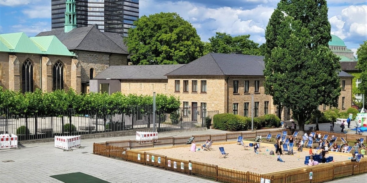 Der XXL-Citysandkasten auf dem Burgplatz ist ab Freitag wieder geöffnet. Foto: Christian Kelch / EMG 