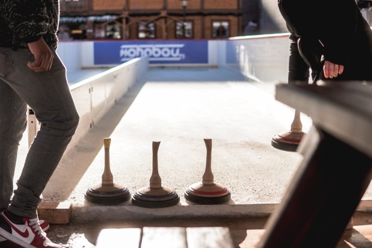 Am 18. Februar startet beim &bdquo;Essener Wintertraum&ldquo; die 3. Wohnbau-Stadtmeisterschaft im Eisstockschie&szlig;en. Foto: Rosalyn Hei&szlig; / EMG 