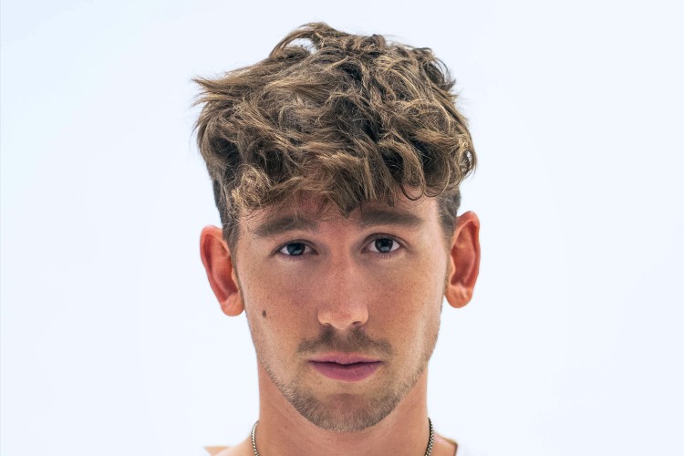 Tom Twers kommt am 8. Mai mit den Songs seines Albums "Ein Ja reicht" auf die New Music Stage auf dem Burgplatz.