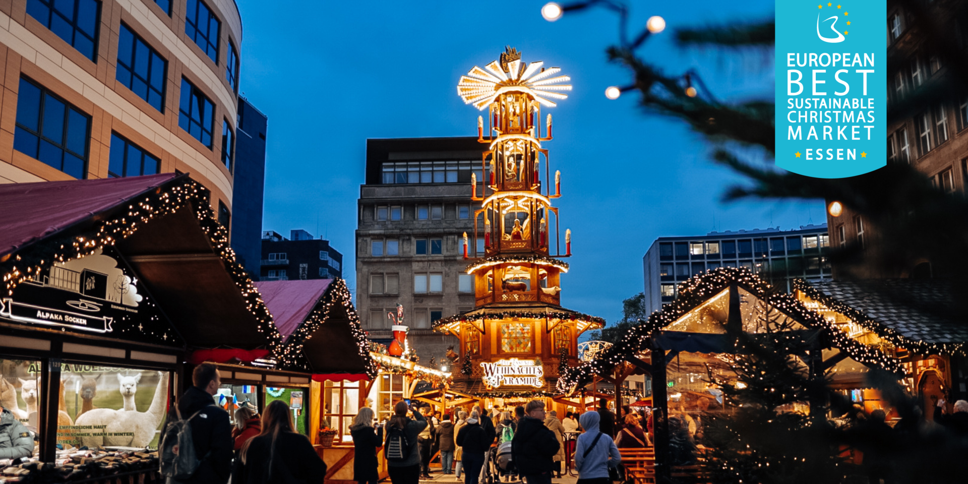 De “Kerstpiramide van Essen” op het Willy-Brandt-Platz