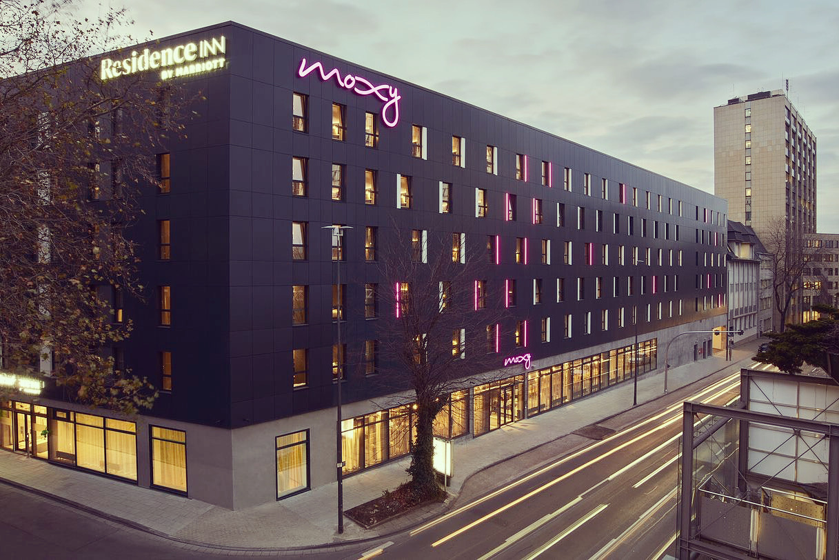 Moxy München Airport Inkl Parken www.visitessen.de