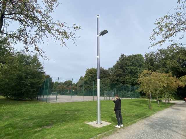 Foto: Smart Pole - Solarleuchte in Borbeck bei Tageslicht