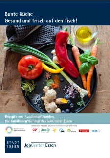 Das Titelfoto der JobCenter-Broschüre "Bunte Küche" animiert mit einer Sammlung von frischem Gemüse, Kräutern und Beeren dazu zu kochen. n
