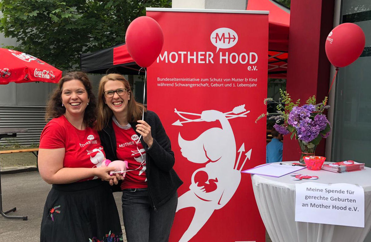 Zwei Mitgliederinnen von Mother Hood e.V. 