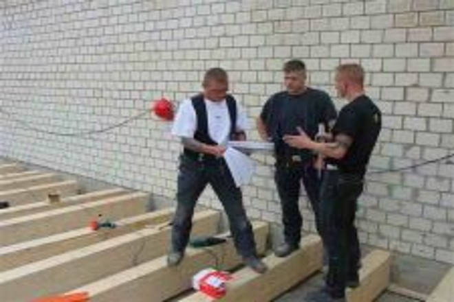 Handwerker auf der Baustelle