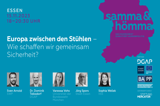 Veranstaltungseinladung auf blauem Untergrund mit Text: "Samma und Hömma. Europa zwischen den Stühlen - wie schaffen wir gemeinsam Sicherheit?". Darunter Bilder der Referentinnen und Referenten