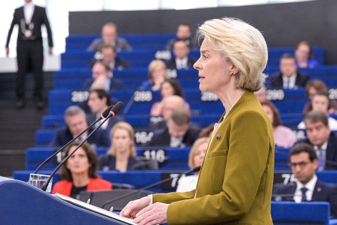 Das Bild zeigt EU-Kommissionspräsidentin Ursula von der Leyen im EU-Parlament im Rahmen der "State of the European Union" am 10.9.2025.
