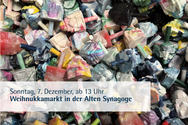 bunte Dreidel in einer Kiste