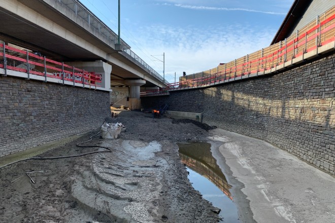 Foto: Blick auf die Baustelle "Offenlegung des Deilbachs" nach dem Hochwasser 2021