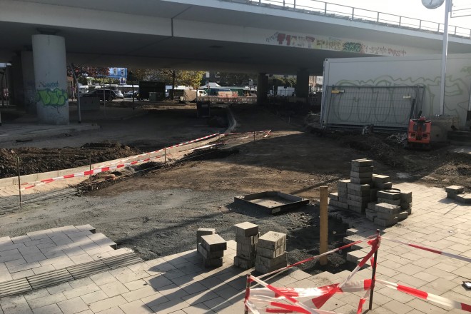 Foto: Pflasterarbeiten am neuen Zentralen Omnibusbahnhofes Kupferdreh