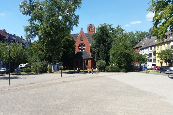 Christuskirchplatz mit der Christuskirche