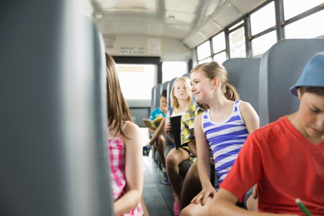 Foto: Schüler im Schulbus.