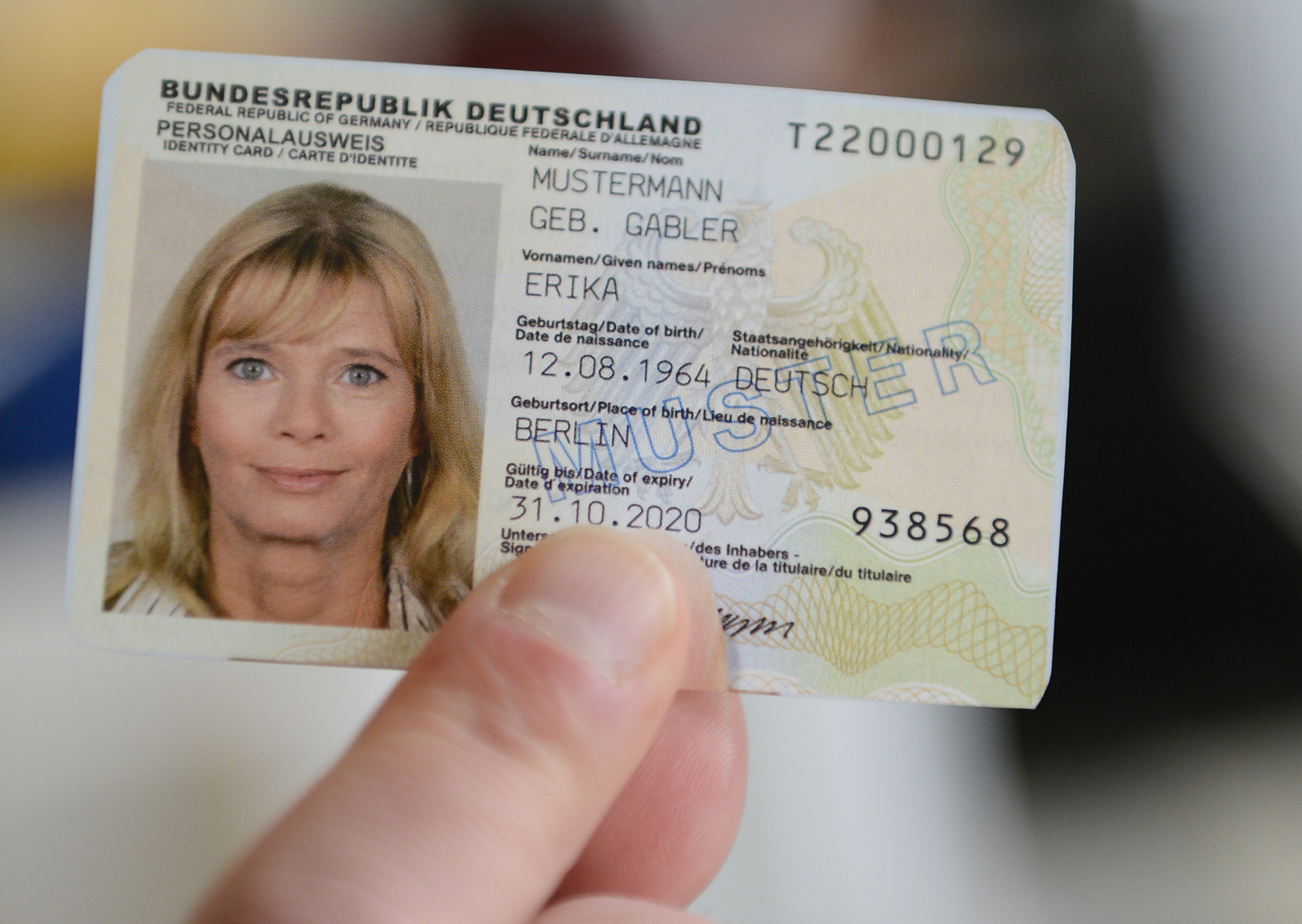 Aufenthaltstitel In Neuen Pass übertragen