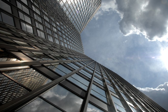 Foto: Rathaus von schräg unten