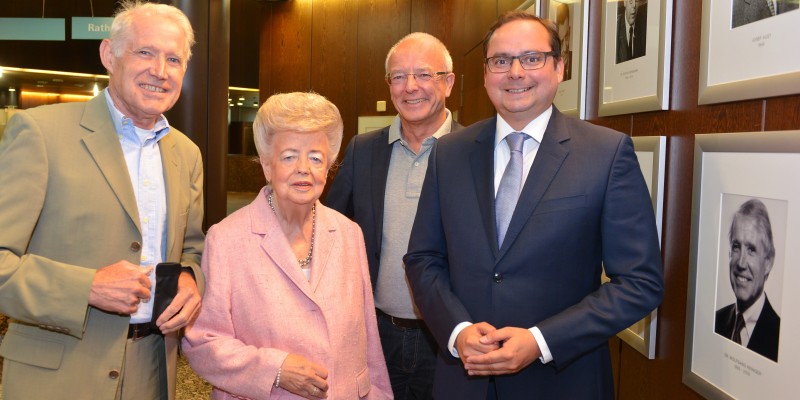Oberbürgermeister Thomas Kufen, Oberbürgermeister a.D. Reinhard Paß, Altoberbürgermeisterin Annette Jäger und Oberbürgermeister a.D. Dr. Wolfgang Reiniger (v.r.n.l.).