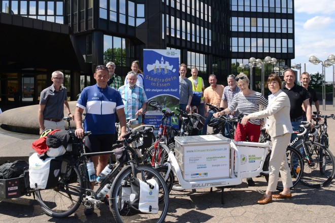 Auf seiner Stadtradel Jubiläumstour besucht der Stadtradeln- Botschafter Rainer Fumpfei, mit seinem Stadtradelmobil, auch Essen.