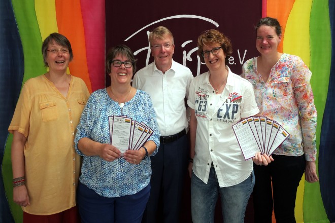 Bürgermeister Franz-Josef Britz besucht die Jubiläumsfeier 25 Jahre FLIP v.l.n.r: Sabine Weinem, Adelheid Schulte, Franz-Josef Britz, Sabrina Boblist und Kathrin Fischer