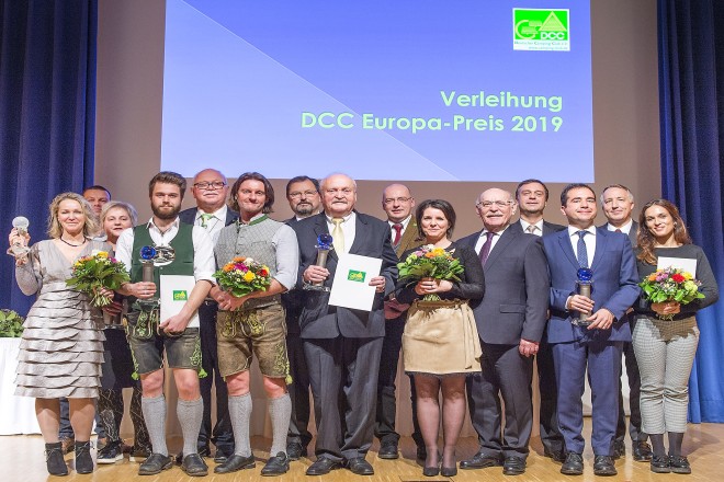 Bürgermeister Rudolf Jelinek übergab auf der Messe "Reise + Camping" je einen DCC Platin Award an Campingplätze aus Deutschland und Frankreich.