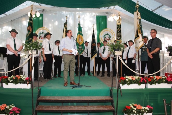 Oberbürgermeister Thomas Kufen besucht das Schützenfest des Bürger-Schützenvereins Essen- Schönebeck.