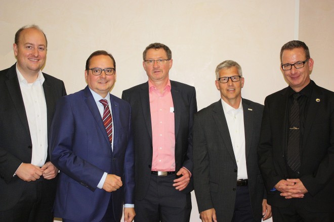 Oberbürgermeister Thomas Kufen besucht das Jubiläumskonzert des Schönebecker Jugend-Blasorchester v.l.n.r : CDU-Bundestagsabgeordneten Matthias Hauer, Oberbürgermeister Thomas Kufen, Stefan Bruns (SJB-Vorstand),Robert Scherer, Oberbürgermeister der Stadt Meersburg am Bodensee und Marcus Freitag (SJB-Vorstand)