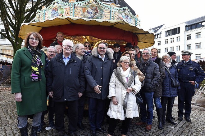 Oberbürgermeister Thomas Kufen bei der Eröffnung des Wintermarktes in Rüttenscheid. 