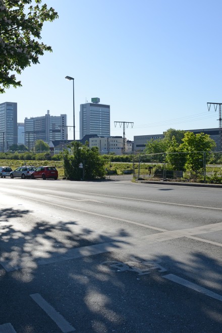 Foto: Die Hachestraße kurz hinter der zukünftigen Kreuzung Berthold-Beitz-Boulevard/Hans-Böckler-Straße, an der eine Unterführung entstehen soll.