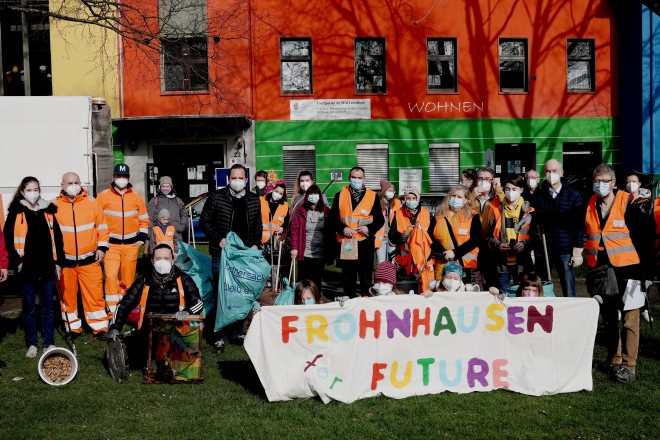 Gruppenbild: Oberbürgermeister Thomas Kufen bei der Auftaktveranstaltung zum diesjährigen SauberZauber.