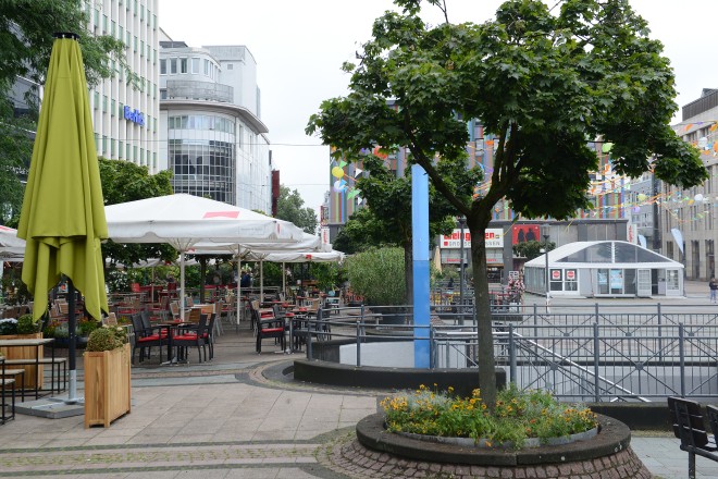 Insgesamt 21 Baumbeete rund um den Kennedyplatz bekommen eine farbenfrohe Bepflanzung.