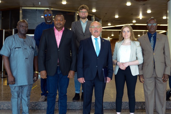 Bürgermeister Rudolf Jelinek empfängt eine Delegation aus Ghana