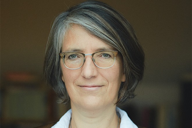 Die renommierte Journalistin Gesine Dornblüth hält einen Vortrag in der VHS Essen.