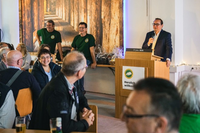 Oberbürgermeister Thomas Kufen eröffnez die Feier anlässlich des 70-jährigen Bestehens der ECA Siedlergemeinschaft Essen-Schonnebeck e.V.