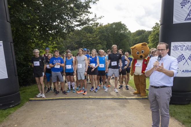 Oberbürgermeister Thomas Kufen beim 67. SchlossQuelle-Lauf.