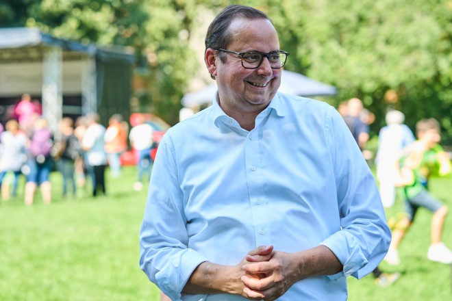 Foto: Oberbürgermeister Thomas Kufen auf dem Riehlparkfest in Essen-Frohnhausen.