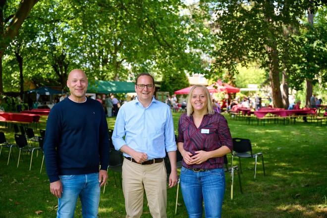 Oberbürgermeister Thomas Kufen beim Parkfest des Bodelschwingh-Hauses.