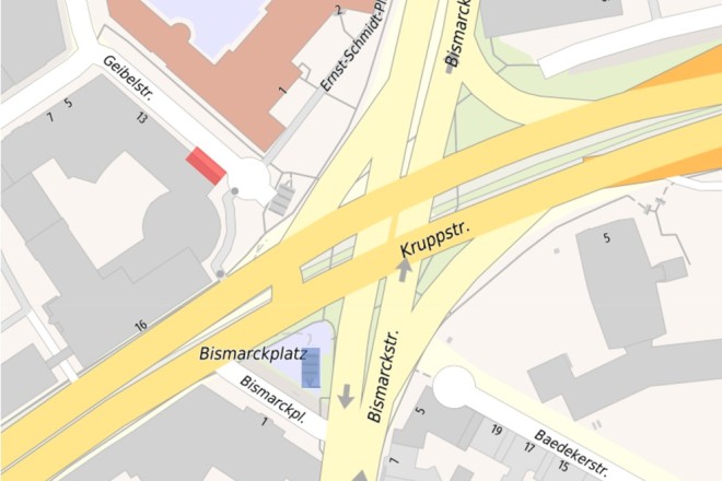 Rot markiert: Zugang zum neuen Standort des Kommunalen Integrationszentrum der Stadt Essen an der Geibelstraße 1; blau markiert: Haltestellt Bismarckplatz.