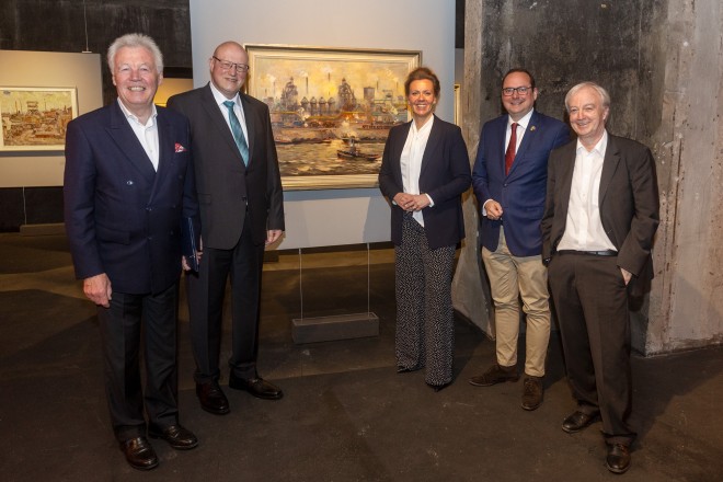 Foto: Oberbürgermeister Thomas Kufen bei der Eröffnung der Sonderausstellung "Das Land der tausend Feuer".