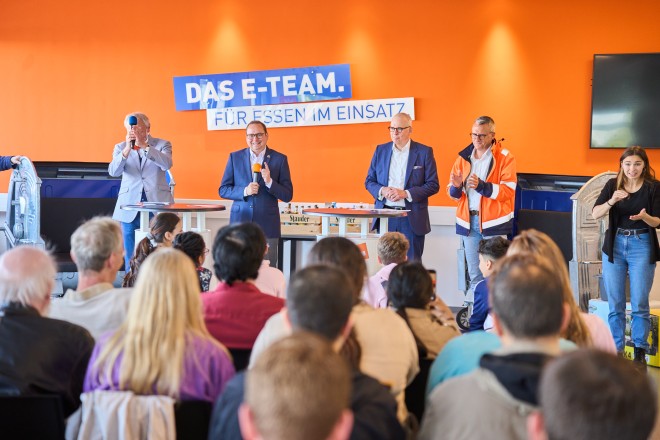 Oberbürgermeister Thomas Kufen bei der Preisverleihung des 20. SauberZaubers.