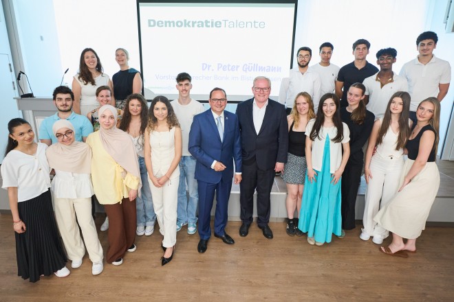 Foto: Oberbürgermeister Thomas Kufen bei der Abschlussveranstaltung des Programms DemokratieTalente.