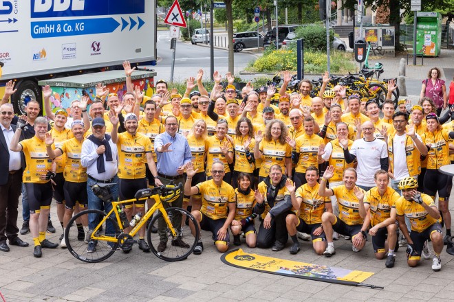 Charity-Radsportteam Rynkeby RheinRuhr startet in Essen seine Tour nach Paris.