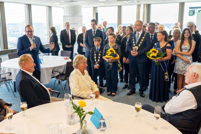 Foto: Oberbürgermeister Thoms Kufen bei der Vorstellung der designierten Prinzenpaare der Session 2025/2026.