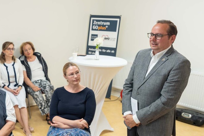 Foto: Oberbürgermeister Thomas Kufen beim 10-jährigen Jubiläum der 1. Essener Polyneuropathie Selbsthilfegruppe NRW.
